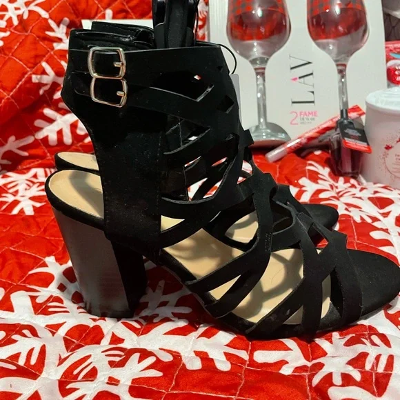 Brad new Ardene heels! - Picture 3 of 3